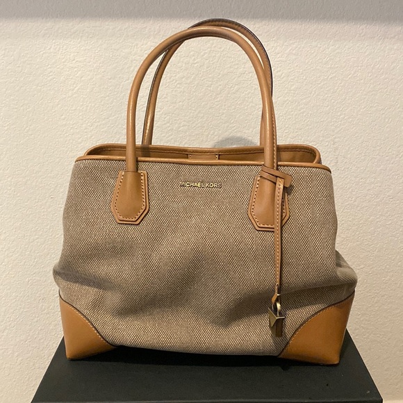 Michael Kors Handbags - Michael Kors Mercer Gallery Tote Bag